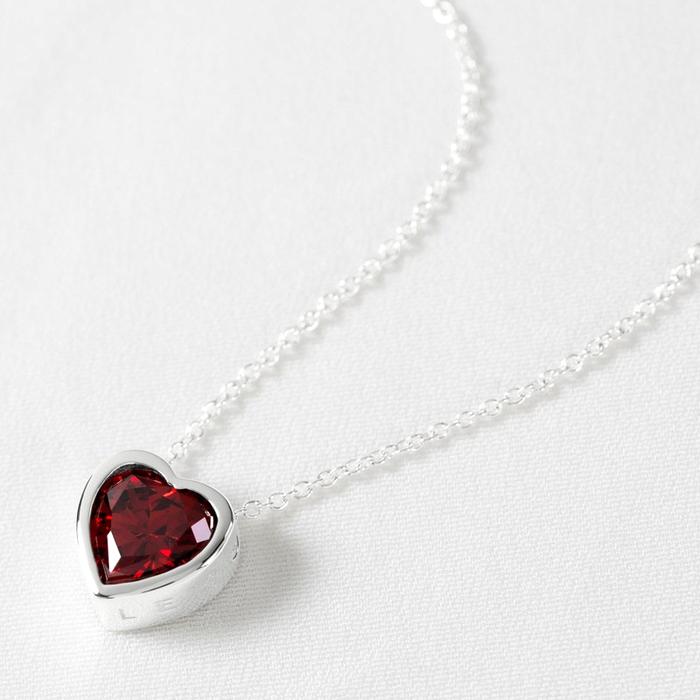  London Esher Street, Red Stone Heart Necklace